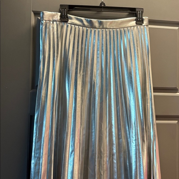 Ann Taylor Metallic Shiny Silver Pleated Midi Skirt with flare bottom - Picture 8 of 13